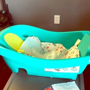 Newborn to toddler tub